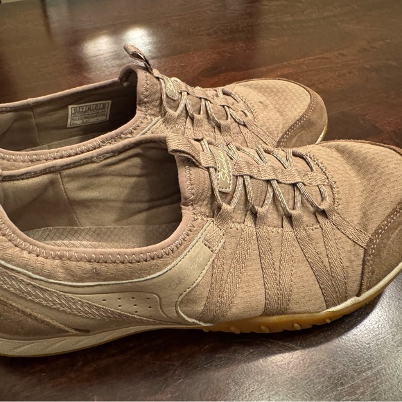 Skechers women’s tan sneakers.  Gently used.  Still in great condition. - Picture 6 of 6